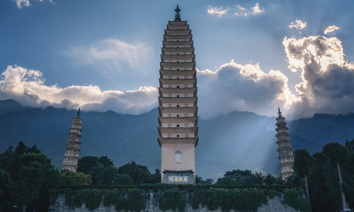 12 días Viajes de Minorías Étnicas Chinas Tres Pagodas del Templo Chongsheng