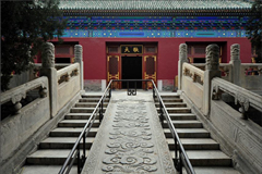 Escalinatas de mármol adelante del salón del Templo del Cielo