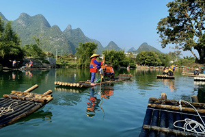balsa de bambú del Río Yulong