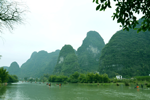 montaña alrededor del Río Yulong