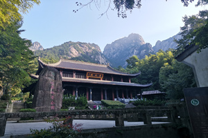 Monasterio Ciguang en la Montaña Amarilla
