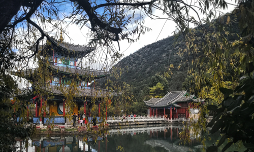 12 días Viajes a Yunnan Parque del Estanque de Dragón Negro