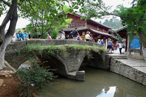 puente antiguo de la Ciudad Antigua de Lijiang