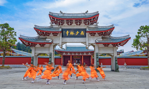 5 días Viajes de Kungfu Chino Monjes que practicando Kungfu Shaolin