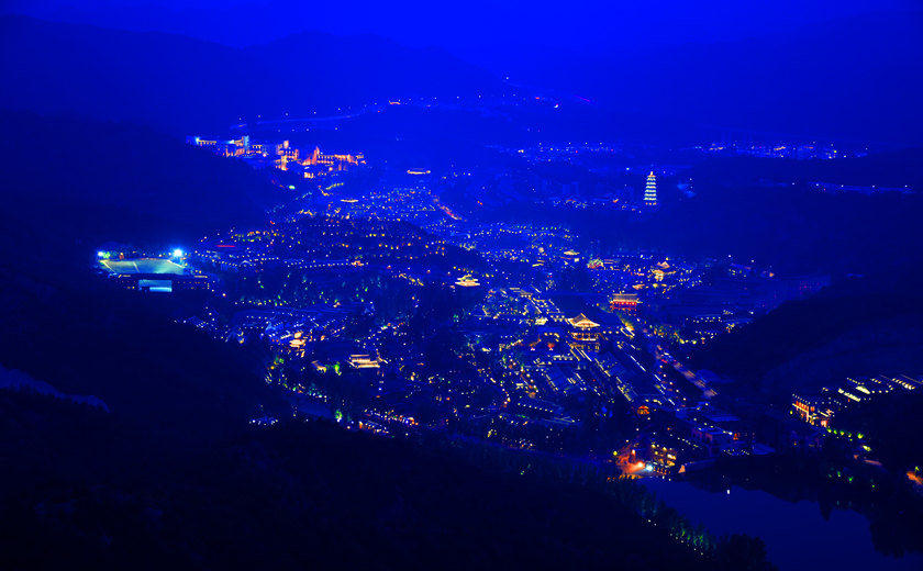 vista nocturna del Pueblo Antiguo de Fengjing 