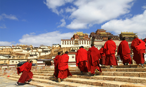 8 días Viajes de Minorías Étnicas Chinas Monasterio Ganden Sumtseling
