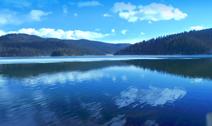 agua clara del Lago Bitahai