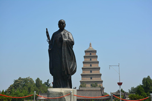 estatua de Xuanzang de la Gran Pagoda del Ganso Salvaje