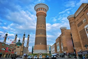 Primera Torre Turística de Xinjiang del Gran Bazar Internacional de Xinjiang