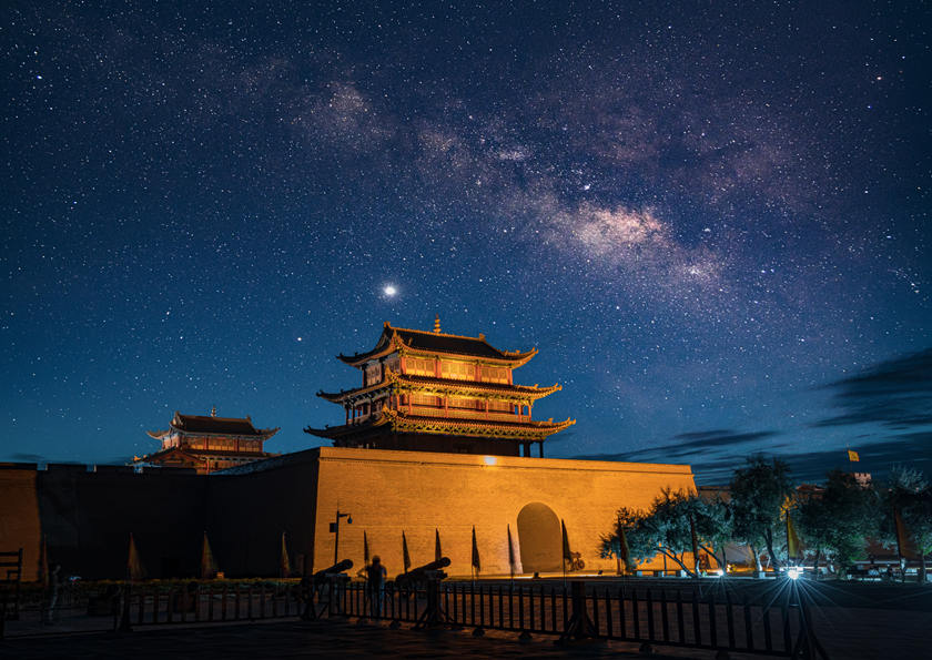 paisaje nocturno de la Fortaleza de Jiayuguan