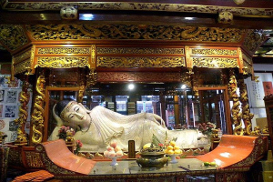 el buda declinado del Templo del Buda de Jade