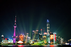 el show de luces en la Torre de Shanghái
